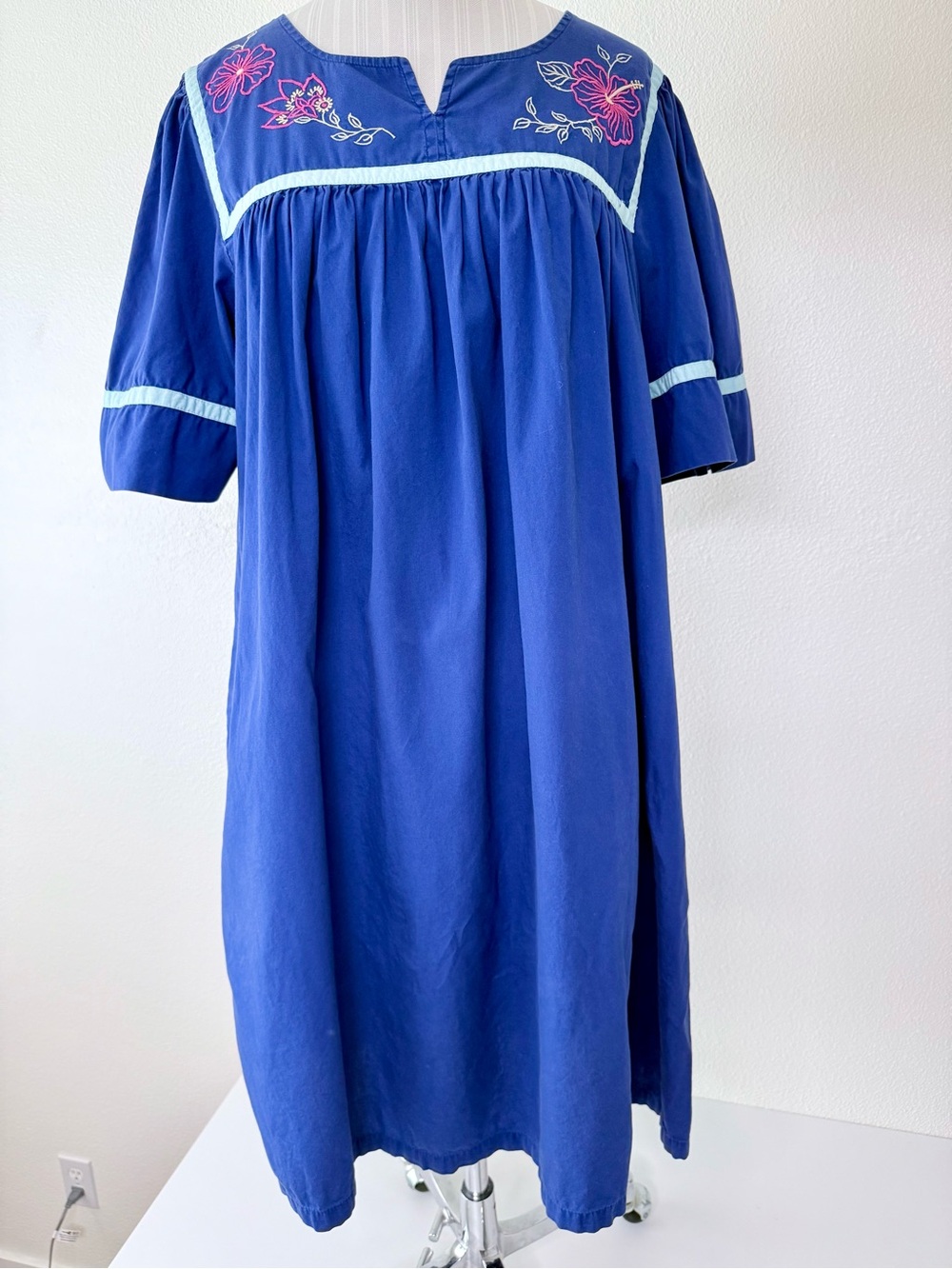 Vintage Housecoat SIMPLY BASIC brand Blue Floral Embroidered Muumuu Dress-Pocket
